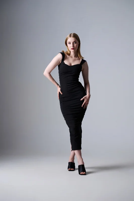 Adela sweetheart Neckline Maxi Dress in Black Fashionable Halter Neck Maxi Dress