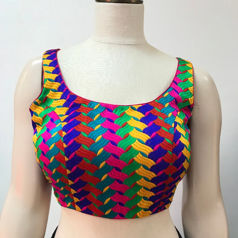 SLEEVELESS EMBROIDERED BLOUSE Peter Pan Blouse